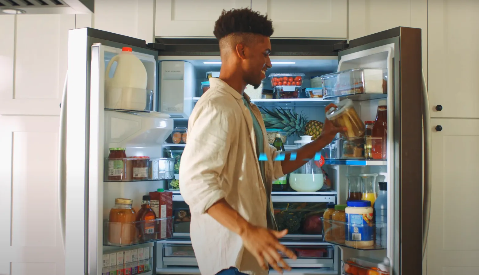 Midea's fridge commercial